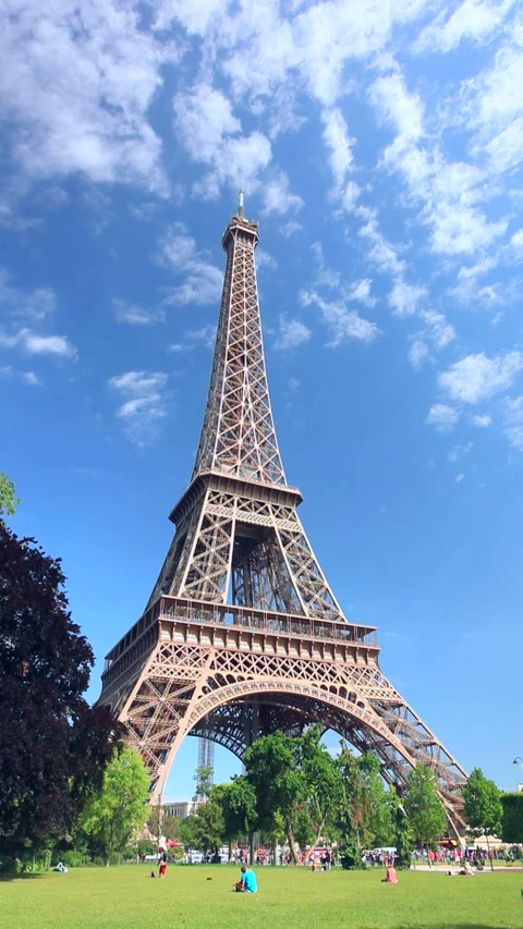 Champ de Mars Park and the Morning Eiffel Tower Stock Footage 332457039