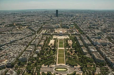 Champ de Mars Park and buildings seen from the Eiffel Tower in Paris Foto stock