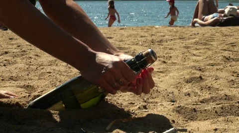 Champagne on the beach Video stock 7730571