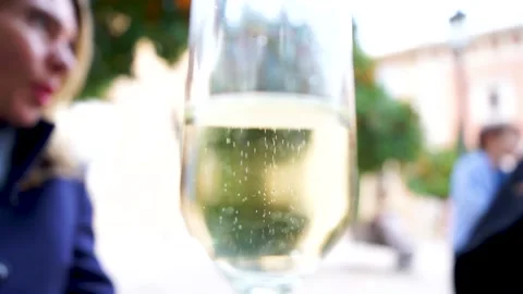 Champagne | Bubbly champagne on a table Video stock 225510410