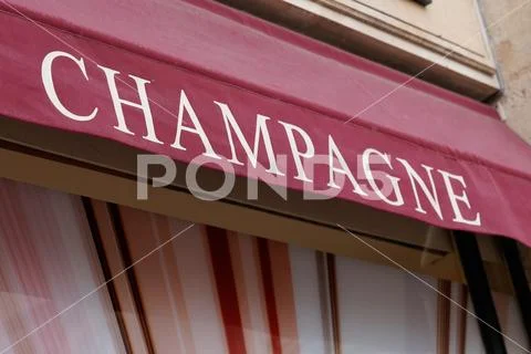 Champagne cave sign letters wine bar showcase outdoor Cafe Stock-Fotos