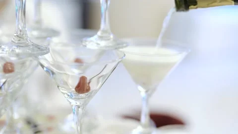 Champagne with cherries in a pyramid 스톡 동영상 164894524