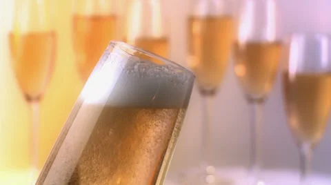 Champagne flute and bubbles Vidéo 29214550