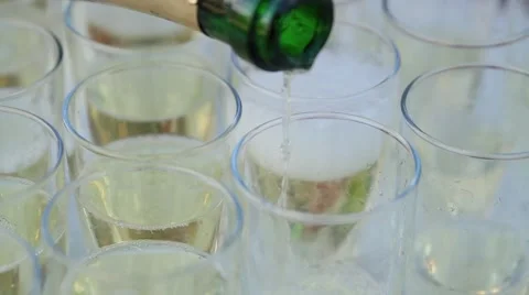 The champagne glasses. Vidéo 57896006