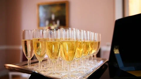 Champagne glasses on a tray at a reception 스톡 동영상 91431407