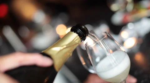 Champagne pouring Stockbeeldmateriaal 42125061