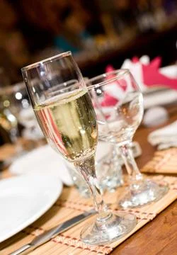 Champagne in stemware Fotos Stock