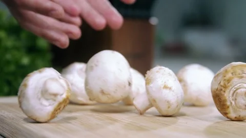 Champignons falling slow motion Video stock 151470537