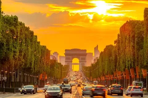 Champs Elysees and the Arc de Triomphe and Golden Sunset France. Summer ev... Stock-Fotos