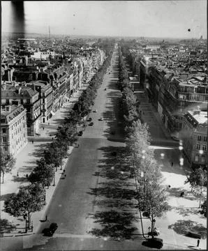 The Champs Elysees From The Arc De Triomphe Paris Foto stock