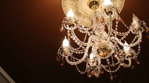 Chandelier in the palace 動画素材 64673651