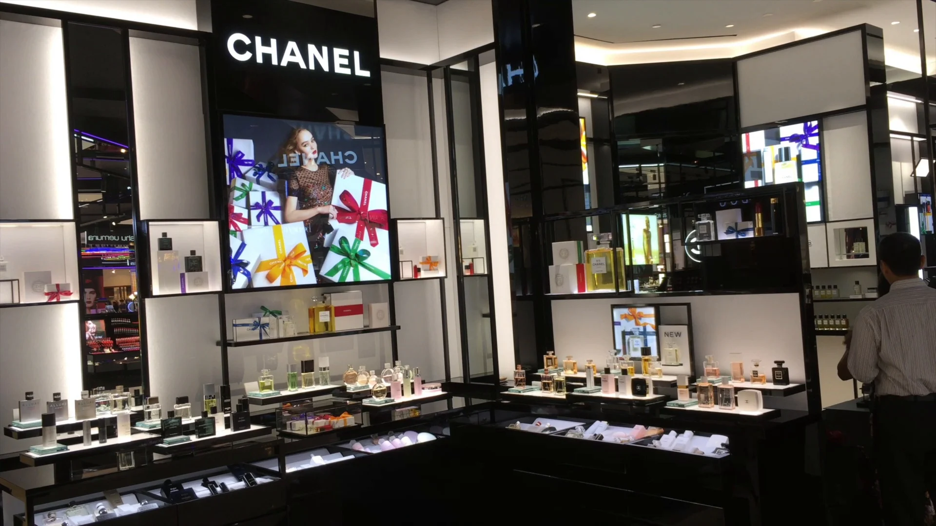 Bangkok: Chanel store renewal