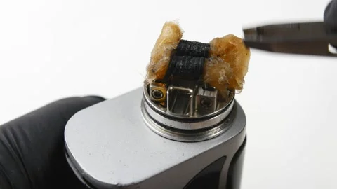 Change cotton in an electronic cigarette. Working electronic cigarette. 스톡 동영상 131852749