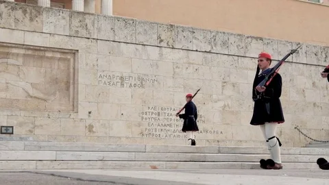 Change of guards Stockbeeldmateriaal 77128616