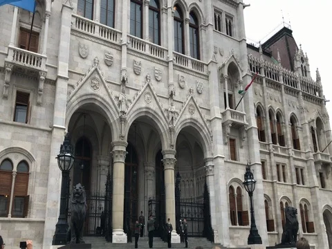 Change of guards in front of Hungarian Parliament building Stock Footage
