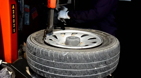 Change tires. Video stock 55624453