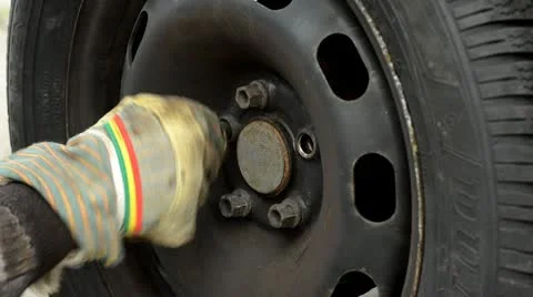 Change a wheel Vídeos de archivo 10685011