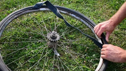 Changes the camera on a bicycle wheel Stock Footage 116896996