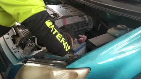 Changing battery by Bateriku.com Stock Footage 164880567