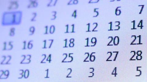 Changing calendar dates on the device screen Vídeo Stock 141844093