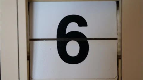 Changing the calendar numbers on the watch. Time lapse. Video stock 305272609
