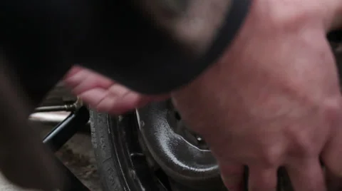 Changing a car tire _5 Stock Footage 32864309