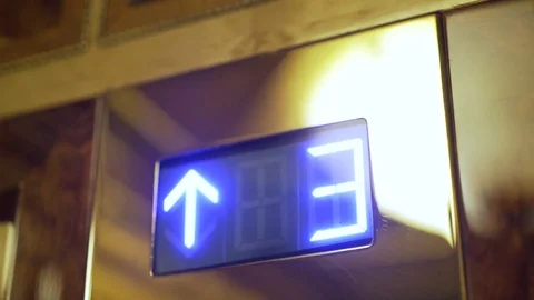 Changing digits on an elevator screen going up 스톡 동영상 82795303