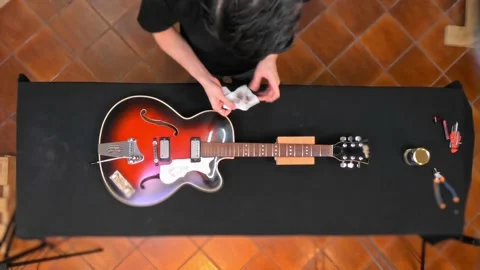 Changing electric guitar string process. Speed motion 動画素材 141257393