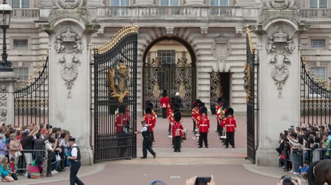 Changing of the guard at Buckingham Palace Stock Footage 42738872
