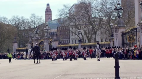 Changing the guard at Buckingham Palace Stock Footage 62342435