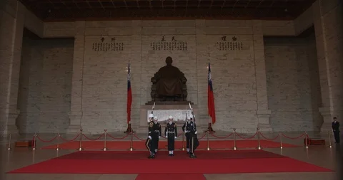 Changing of the guard at the  Chiang Kai-Shek Memorial Hall Stock Footage 90656956