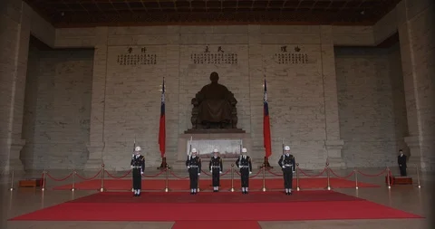 Changing of the guard at the  Chiang Kai-Shek Memorial Hall Stock Footage 90657234