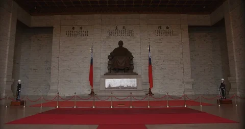 Changing of the guard at the  Chiang Kai-Shek Memorial Hall Stock Footage 90661861