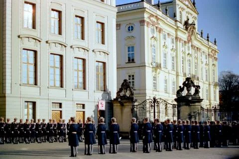 Changing of the guard, Prague castle Foto stock