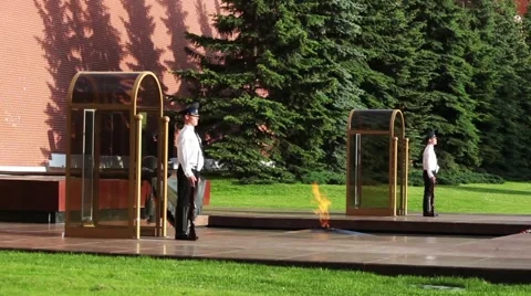 Changing guards in Alexander's Garden near eternal flame on in Moscow, Russia. Stock Footage 51928196