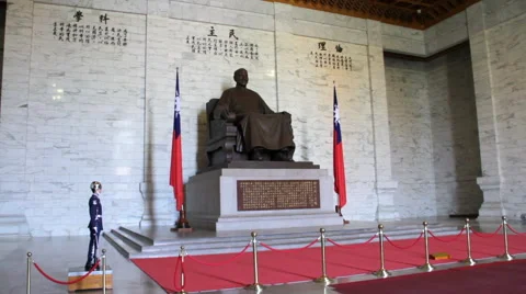 Changing of the Guards at Chiang Kai-Shek Memorial Hall. HD 스톡 동영상 48991747