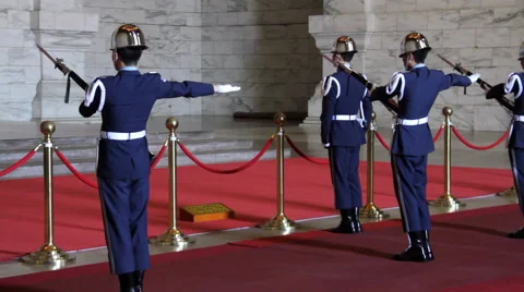 Changing of the Guards at Chiang Kai-Shek Memorial Hall. HD 스톡 동영상 49108680