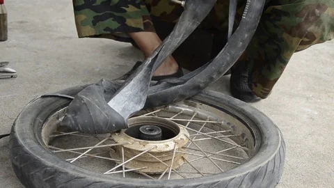 Changing motorcycle tyre. 스톡 동영상 77749094