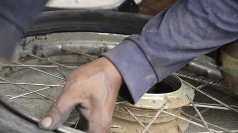 Changing motorcycle tyre. 스톡 동영상 77749098