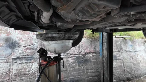 Changing the oil in the engine of a modern car. Professional repair and 库存影片 276545929