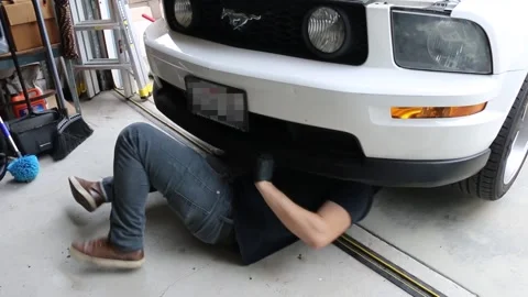 Changing oil filter Stock-Footage 268361182