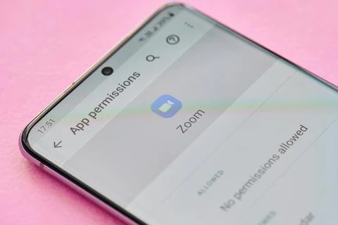 Changing permissions setting of zoom app 스톡 사진