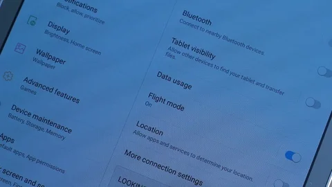 Changing tablet to flight mode 動画素材 87719214