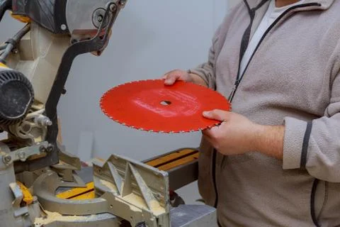 Changing worker saw blade of the main replaceable elements of a woodworking Foto stock