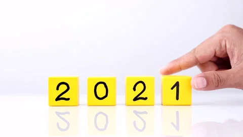 Changing year end 2021 to 2022. Close-up hand turns wooden cubes block 스톡 동영상 164104364