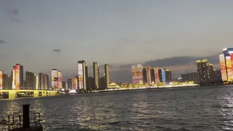 Changsha, China - August 16 2026. Night View of Xiangjiang River in Changsha Vídeo Stock 343657601