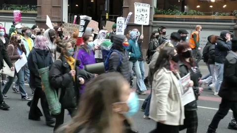 Chanting Kill the bill protesters walking by Video stock 151207551