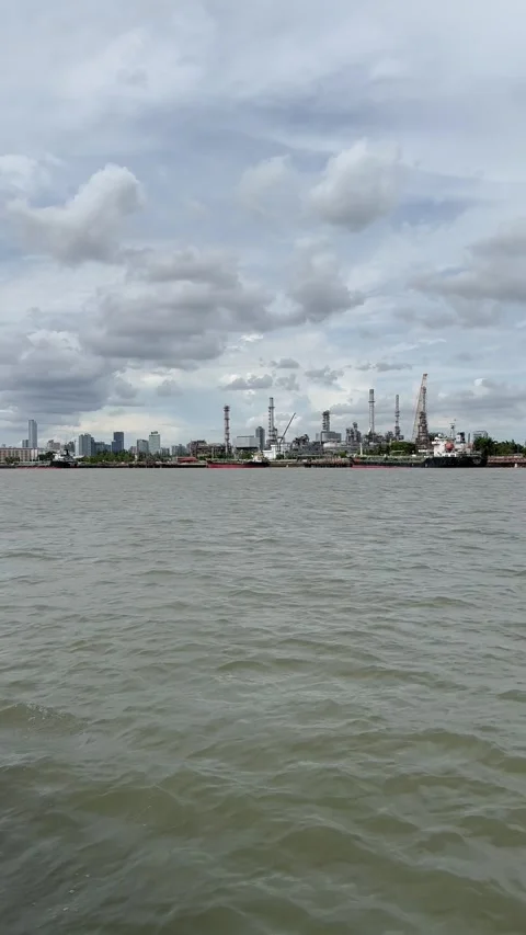 Chao Phraya River and skyline on a overcast day, vertical video. Stock Footage 276400322