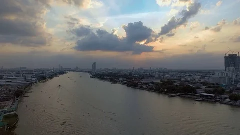 Chao Phraya River at dusk aerial shot Vidéo 75665403