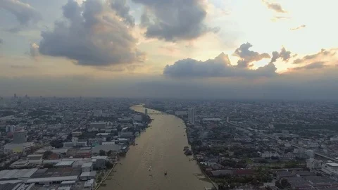 Chao Phraya River at dusk aerial shot 库存影片 75667434